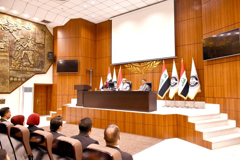 لقاء بالطلبة المقبولين في الدورتين (٥٠ قضاة) و (٥١ ادعاء عام)