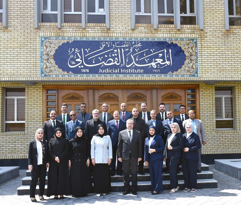 <p>المعهد القضائي يختتم دورة تدريبية عن فن القيادة الإدارية&nbsp;</p>