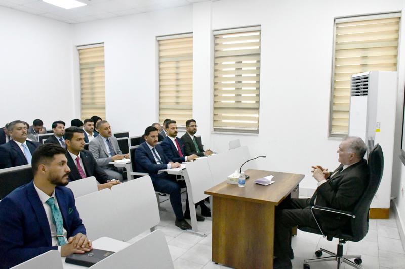 <p>المعهد القضائي ينظم دورة تدريبية عن طرق الطعن</p>