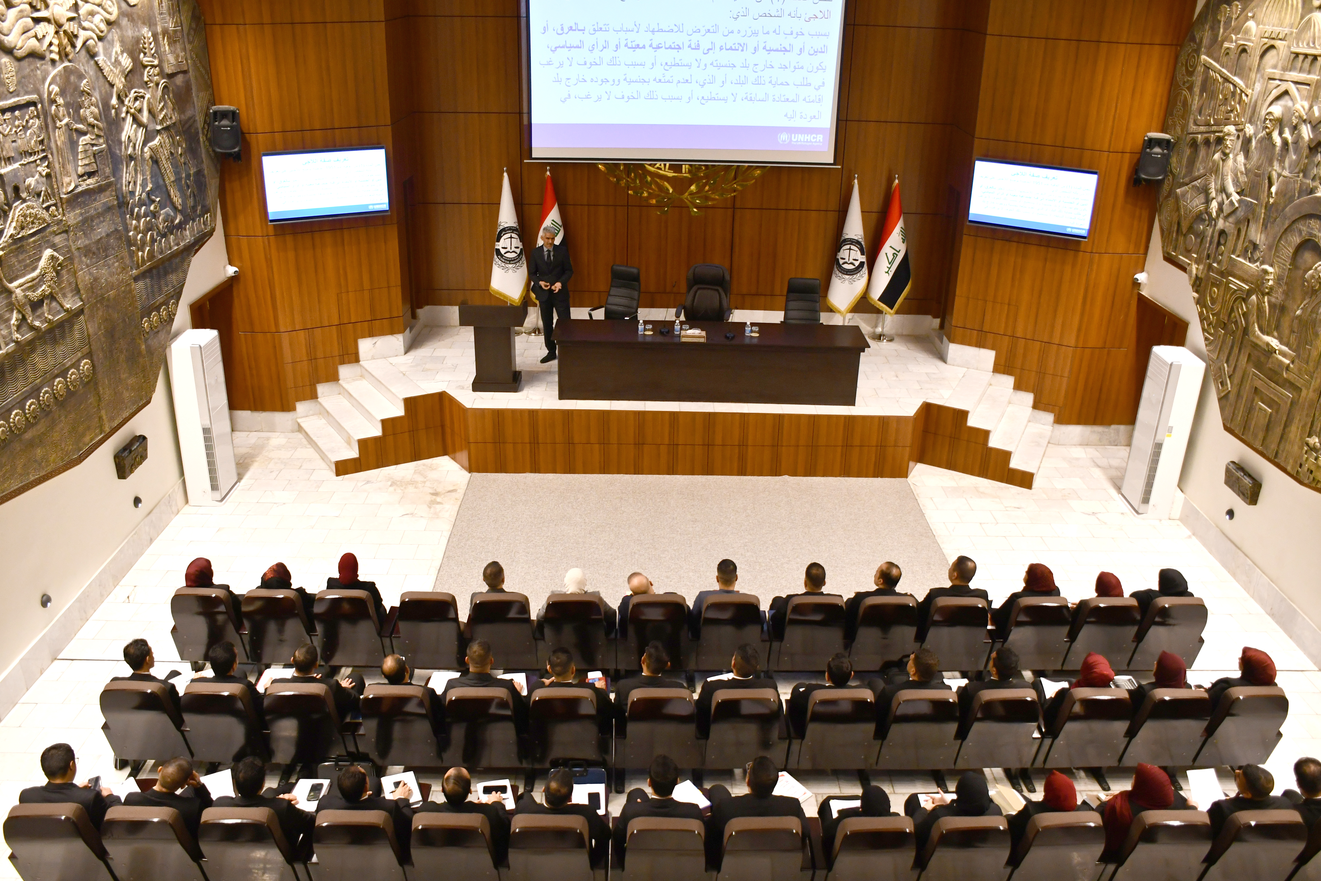 <p><b>المعهد القضائي ينظم ورشة عن المعايير الدولية لحماية اللاجئين والإطار القانوني العراقي</b></p>