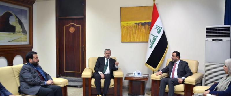 <p>نحو إنشاء مكتبة رقمية في المعهد القضائي&hellip; الاطلاع على تجربة دار الكتب والوثائق</p>