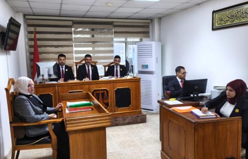 <p><b>طلبة الدورة (51) يواصلون تدريباتهم العملية في محاكم بغداد</b></p>